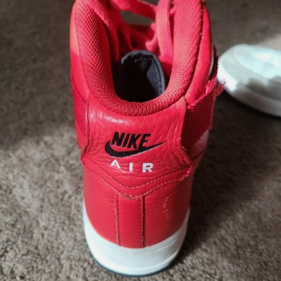 Sneakers - Picture 2 of 4